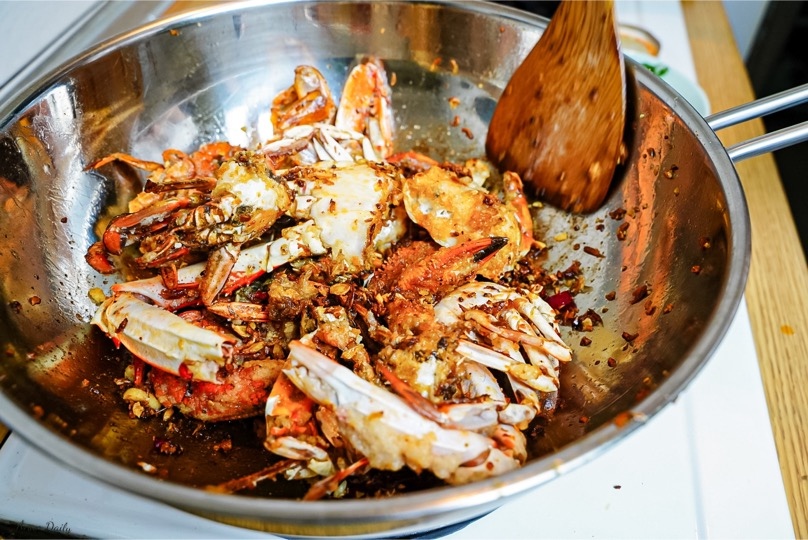 有了避風塘蟹香蒜酥 料理避風塘炒蟹簡單又輕鬆